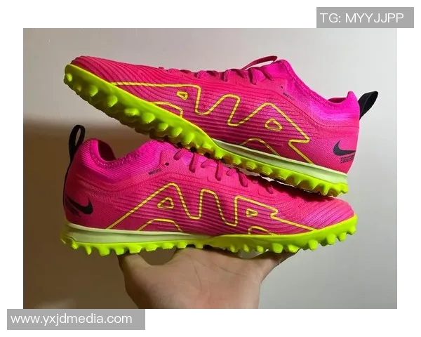 粉色刺客足球鞋球星穿搭解析谁是场上最亮眼的风采 粉色刺客足球鞋球星穿搭解析谁是场上最亮眼的风采