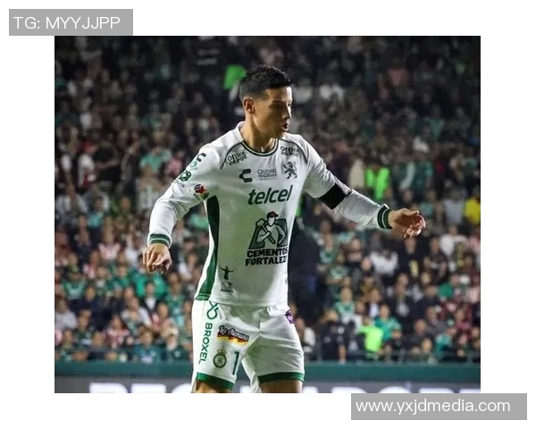 足球场恶犯球星盘点:那些因暴力犯规而被争议的足坛人物 足球场恶犯球星盘点:那些因暴力犯规而被争议的足坛人物