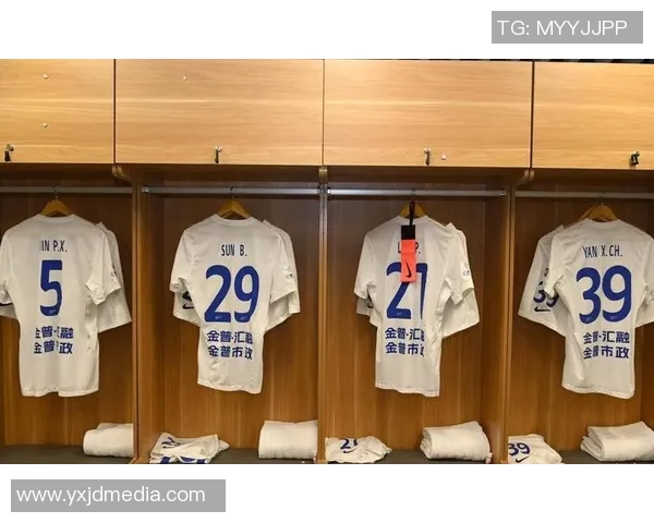 足球球星更衣室实拍揭秘 私下状态与赛场形象大不同