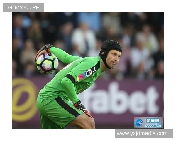 天下足球片头球星大揭秘谁是镜头背后的真正焦点