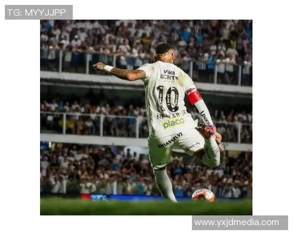 82号球星闪耀绿茵场展现非凡技艺引领球队走向荣耀之路