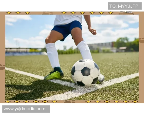 穿越绿茵场的白色荣耀 足球白鞋球星引领潮流与竞技双重风暴