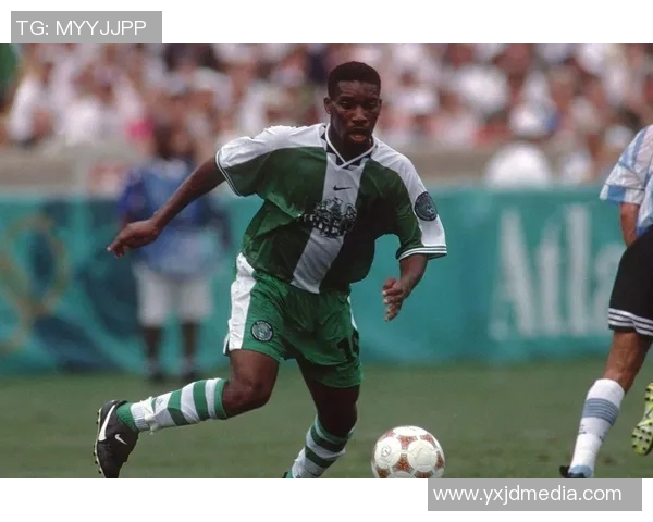 足球巨星精彩瞬间大集合:震撼靓照展现球场英姿与风采 足球巨星精彩瞬间大集合:震撼靓照展现球场英姿与风采